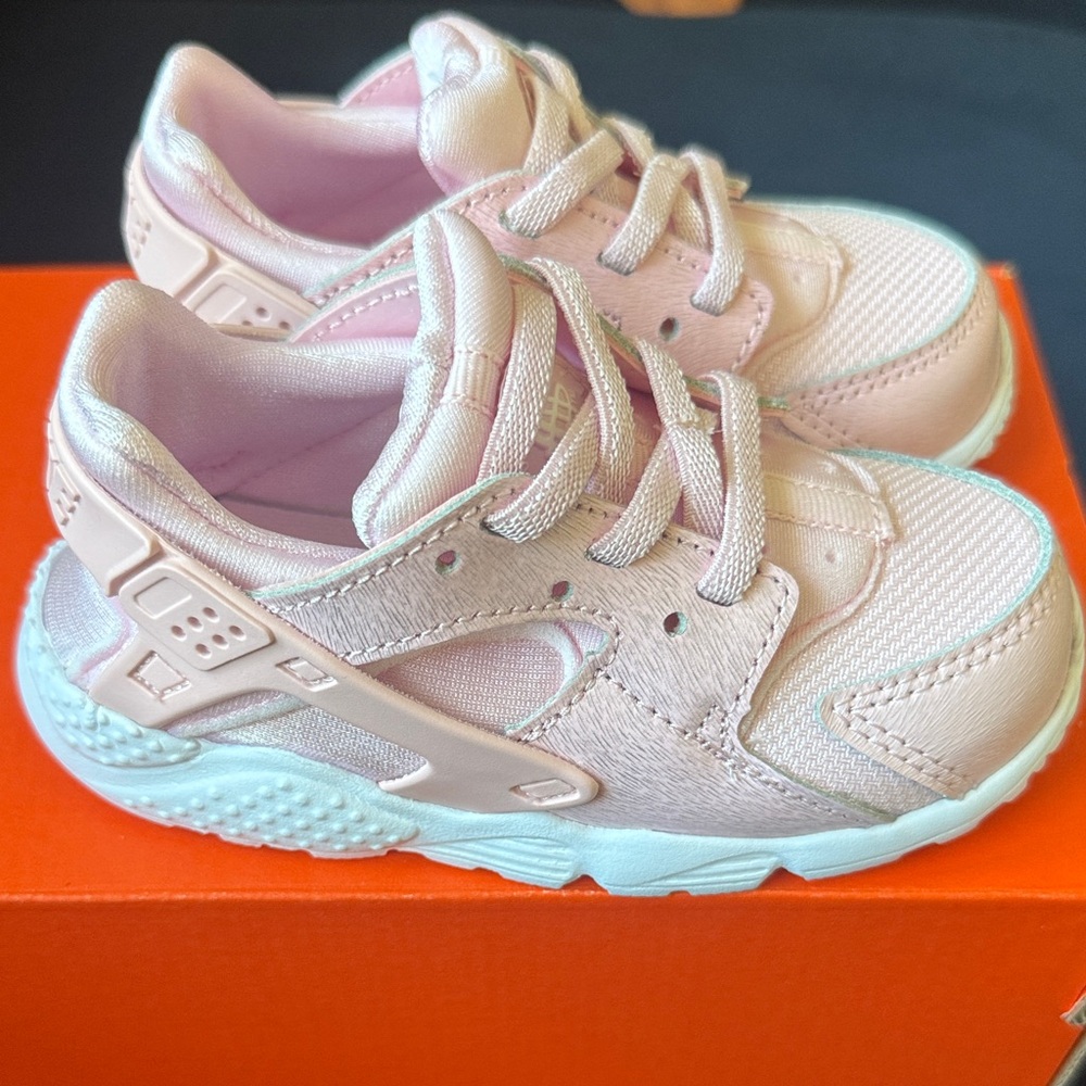 Nike Kids Light Pink Sneakers - Picture 5 of 7